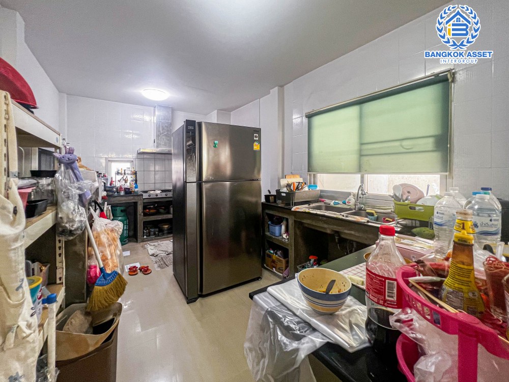 *****บ้านเดี่ยวมือสอง โครงการ นพพร บางกรวย-ไทรน้อย เนื้อที่กว้าง 72.20 ตร.ว. ฟังก์ชัน 4 ห้องนอน 3 ห้องน้ำ 2 ที่จอดรถ พื้นที่ใช้สอยกว้างขวาง โครงการเน้นความปลอดภัย เข้าได้เฉพาะลูกบ้าน ตั้งบนทำเลดี เชื่อมต่อถนนบางกรวย-ไทรน้อย ถนนบางบัวทอง-สุพรรณบุรี ถนนกาญจนาภิเษก ใกล้จุดขึ้นทางด่วน "ศรีรัช"