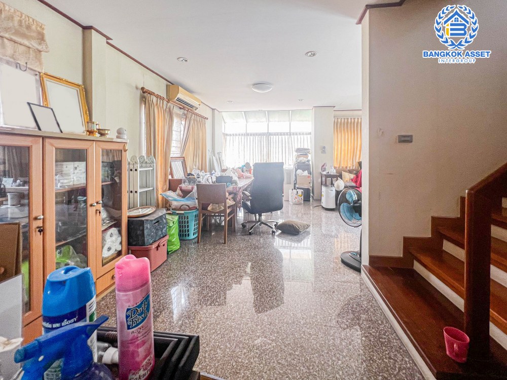 *****บ้านเดี่ยวมือสอง โครงการ นพพร บางกรวย-ไทรน้อย เนื้อที่กว้าง 72.20 ตร.ว. ฟังก์ชัน 4 ห้องนอน 3 ห้องน้ำ 2 ที่จอดรถ พื้นที่ใช้สอยกว้างขวาง โครงการเน้นความปลอดภัย เข้าได้เฉพาะลูกบ้าน ตั้งบนทำเลดี เชื่อมต่อถนนบางกรวย-ไทรน้อย ถนนบางบัวทอง-สุพรรณบุรี ถนนกาญจนาภิเษก ใกล้จุดขึ้นทางด่วน "ศรีรัช"