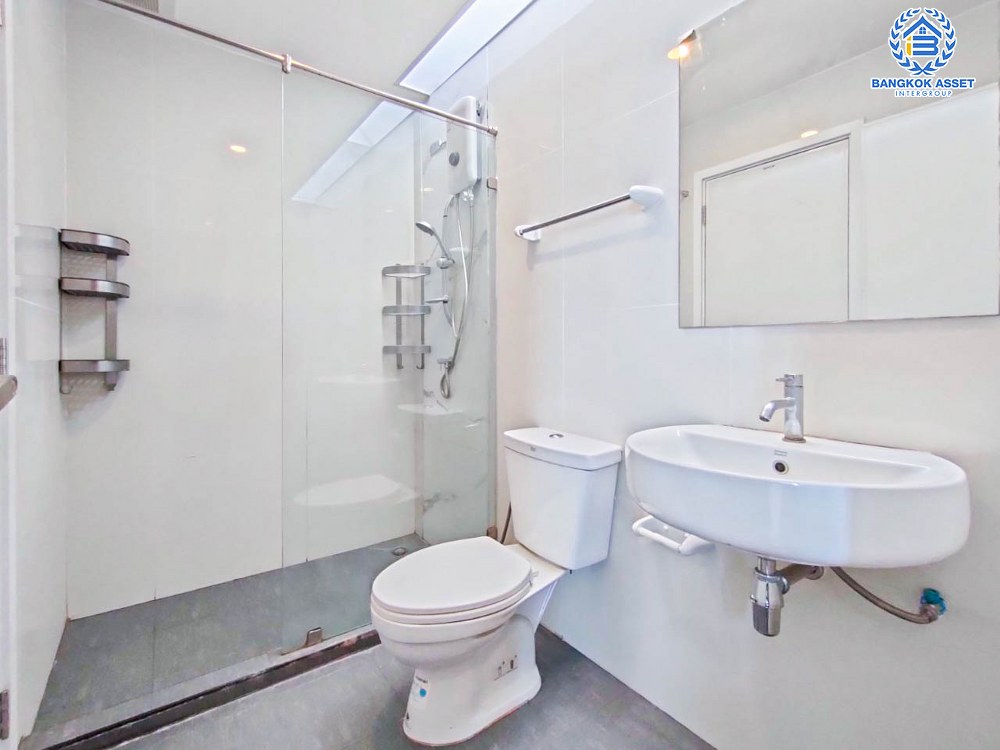 *****ทาวน์เฮ้าส์มือสอง โครงการ กัสโต้ ราชพฤกษ์-พระราม5 บนเนื้อที่ 24 ตร.ว. ฟังก์ชัน 3 ห้องนอน 2 ห้องน้ำ 2 ที่จอดรถ บ้านพื้นที่หลังบ้านกว้าง ต่อเติมครบพร้อมเข้าอยู่ได้เลย ตั้งบนทำเลเดินทางสะดวก เพียง 15 นาทีก็ถึงรถไฟฟ้าสายสีม่วง "สถานีแยกติวานนท์" ใกล้เซ็นทรัล รัตนาธิเบศร์ และทางด่วน "ศรีรัช"