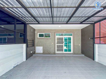 *****ทาวน์เฮ้าส์มือสอง โครงการ กัสโต้ ราชพฤกษ์-พระราม5 บนเนื้อที่ 24 ตร.ว. ฟังก์ชัน 3 ห้องนอน 2 ห้องน้ำ 2 ที่จอดรถ บ้านพื้นที่หลังบ้านกว้าง ต่อเติมครบพร้อมเข้าอยู่ได้เลย ตั้งบนทำเลเดินทางสะดวก เพียง 15 นาทีก็ถึงรถไฟฟ้าสายสีม่วง "สถานีแยกติวานนท์" ใกล้เซ็นทรัล รัตนาธิเบศร์ และทางด่วน "ศรีรัช"