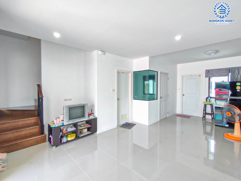 *****ทาวน์เฮ้าส์มือสองนนทบุรี โครงการ เปี่ยมสุข เอสเกต แจ้งวัฒนะ-กาญจนาภิเษก หลังมุม! เนื้อที่ 23.6 ตร.ว. ฟังก์ชัน 4 ห้องนอน 3 ห้องน้ำ 2 ที่จอดรถ บ้านพร้อมอยู่ แถมฟรี! เฟอร์นิเจอร์ บนทำเลแห่งการเดินทาง เชื่อมต่อถนนกาญจนาฯ ใกล้รถไฟฟ้าสายสีม่วง "สถานีคลองบางไผ่" และทางด่วน "ศรีรัช-วงแหวนรอบนอก"