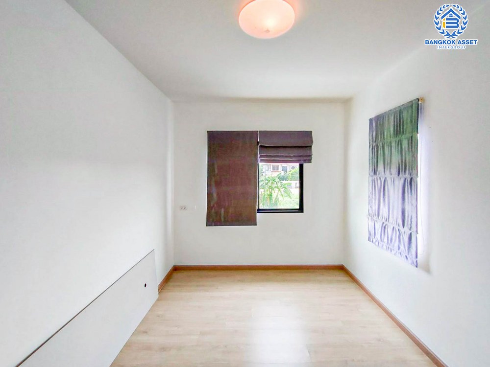 *****ทาวน์เฮ้าส์มือสองนนทบุรี โครงการ เปี่ยมสุข เอสเกต แจ้งวัฒนะ-กาญจนาภิเษก หลังมุม! เนื้อที่ 23.6 ตร.ว. ฟังก์ชัน 4 ห้องนอน 3 ห้องน้ำ 2 ที่จอดรถ บ้านพร้อมอยู่ แถมฟรี! เฟอร์นิเจอร์ บนทำเลแห่งการเดินทาง เชื่อมต่อถนนกาญจนาฯ ใกล้รถไฟฟ้าสายสีม่วง "สถานีคลองบางไผ่" และทางด่วน "ศรีรัช-วงแหวนรอบนอก"