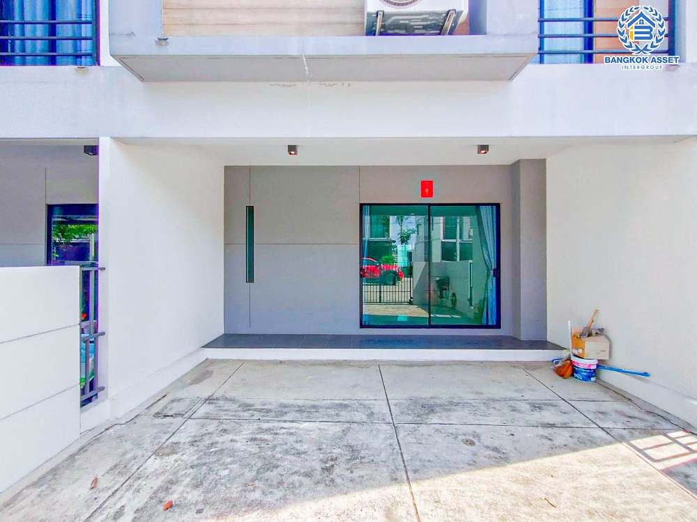 *****ทาวน์เฮ้าส์มือสองนนทบุรี โครงการ เปี่ยมสุข เอสเกต แจ้งวัฒนะ-กาญจนาภิเษก หลังมุม! เนื้อที่ 23.6 ตร.ว. ฟังก์ชัน 4 ห้องนอน 3 ห้องน้ำ 2 ที่จอดรถ บ้านพร้อมอยู่ แถมฟรี! เฟอร์นิเจอร์ บนทำเลแห่งการเดินทาง เชื่อมต่อถนนกาญจนาฯ ใกล้รถไฟฟ้าสายสีม่วง "สถานีคลองบางไผ่" และทางด่วน "ศรีรัช-วงแหวนรอบนอก"