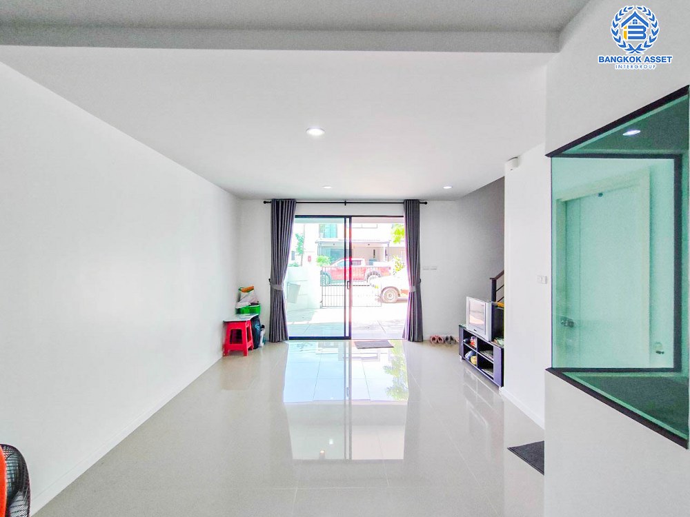 *****ทาวน์เฮ้าส์มือสองนนทบุรี โครงการ เปี่ยมสุข เอสเกต แจ้งวัฒนะ-กาญจนาภิเษก หลังมุม! เนื้อที่ 23.6 ตร.ว. ฟังก์ชัน 4 ห้องนอน 3 ห้องน้ำ 2 ที่จอดรถ บ้านพร้อมอยู่ แถมฟรี! เฟอร์นิเจอร์ บนทำเลแห่งการเดินทาง เชื่อมต่อถนนกาญจนาฯ ใกล้รถไฟฟ้าสายสีม่วง "สถานีคลองบางไผ่" และทางด่วน "ศรีรัช-วงแหวนรอบนอก"