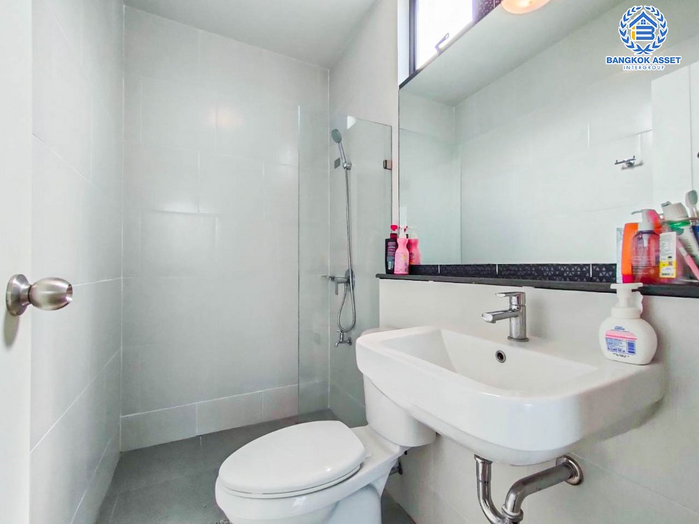 *****ทาวน์เฮ้าส์มือสองนนทบุรี โครงการ เปี่ยมสุข เอสเกต แจ้งวัฒนะ-กาญจนาภิเษก หลังมุม! เนื้อที่ 23.6 ตร.ว. ฟังก์ชัน 4 ห้องนอน 3 ห้องน้ำ 2 ที่จอดรถ บ้านพร้อมอยู่ แถมฟรี! เฟอร์นิเจอร์ บนทำเลแห่งการเดินทาง เชื่อมต่อถนนกาญจนาฯ ใกล้รถไฟฟ้าสายสีม่วง "สถานีคลองบางไผ่" และทางด่วน "ศรีรัช-วงแหวนรอบนอก"