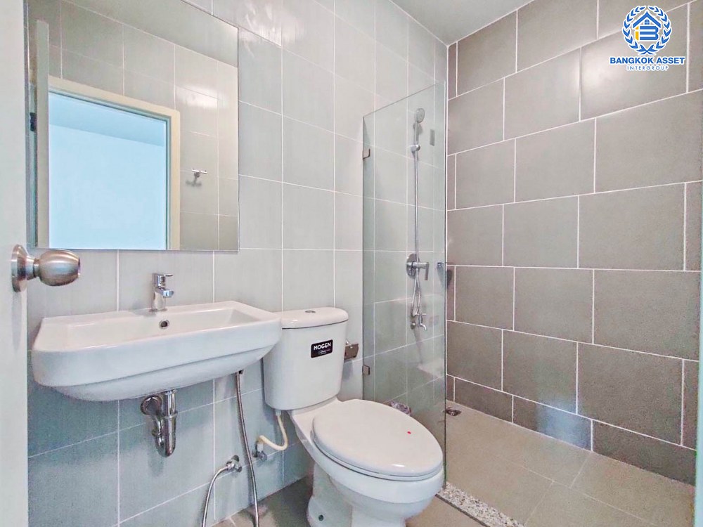 *****ทาวน์เฮ้าส์มือสองนนทบุรี โครงการ เปี่ยมสุข เอสเกต แจ้งวัฒนะ-กาญจนาภิเษก หลังมุม! เนื้อที่ 23.6 ตร.ว. ฟังก์ชัน 4 ห้องนอน 3 ห้องน้ำ 2 ที่จอดรถ บ้านพร้อมอยู่ แถมฟรี! เฟอร์นิเจอร์ บนทำเลแห่งการเดินทาง เชื่อมต่อถนนกาญจนาฯ ใกล้รถไฟฟ้าสายสีม่วง "สถานีคลองบางไผ่" และทางด่วน "ศรีรัช-วงแหวนรอบนอก"