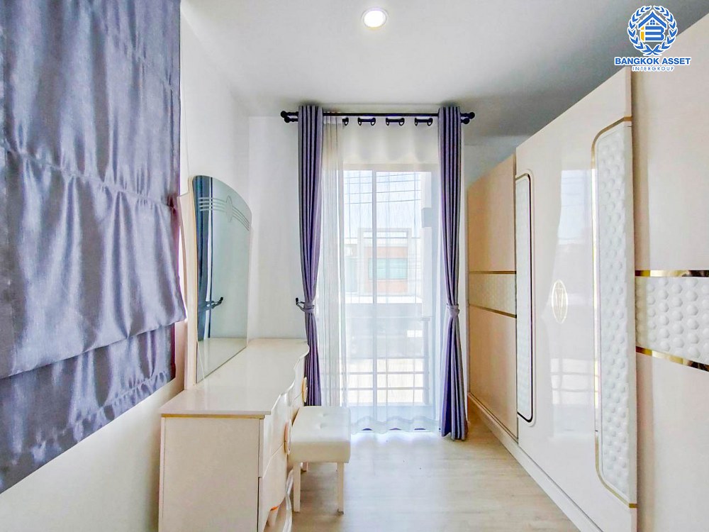 *****ทาวน์เฮ้าส์มือสองนนทบุรี โครงการ เปี่ยมสุข เอสเกต แจ้งวัฒนะ-กาญจนาภิเษก หลังมุม! เนื้อที่ 23.6 ตร.ว. ฟังก์ชัน 4 ห้องนอน 3 ห้องน้ำ 2 ที่จอดรถ บ้านพร้อมอยู่ แถมฟรี! เฟอร์นิเจอร์ บนทำเลแห่งการเดินทาง เชื่อมต่อถนนกาญจนาฯ ใกล้รถไฟฟ้าสายสีม่วง "สถานีคลองบางไผ่" และทางด่วน "ศรีรัช-วงแหวนรอบนอก"