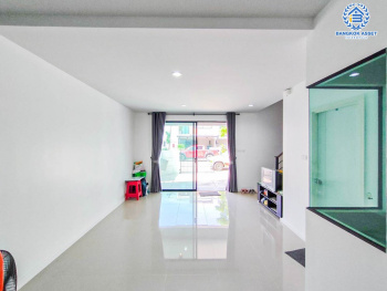 *****ทาวน์เฮ้าส์มือสองนนทบุรี โครงการ เปี่ยมสุข เอสเกต แจ้งวัฒนะ-กาญจนาภิเษก หลังมุม! เนื้อที่ 23.6 ตร.ว. ฟังก์ชัน 4 ห้องนอน 3 ห้องน้ำ 2 ที่จอดรถ บ้านพร้อมอยู่ แถมฟรี! เฟอร์นิเจอร์ บนทำเลแห่งการเดินทาง เชื่อมต่อถนนกาญจนาฯ ใกล้รถไฟฟ้าสายสีม่วง "สถานีคลองบางไผ่" และทางด่วน "ศรีรัช-วงแหวนรอบนอก"