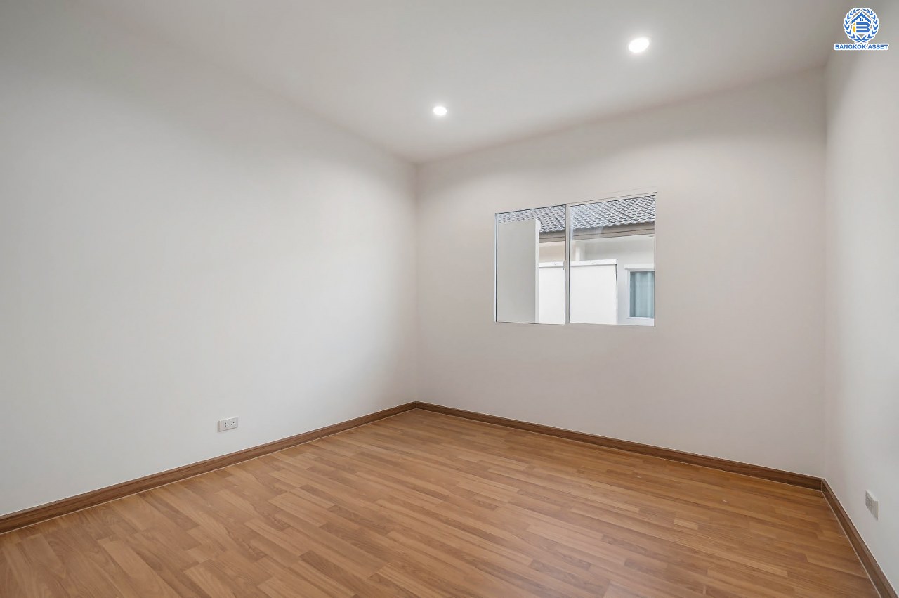 บ้านตกแต่งใหม่ โครงการ เดอะแพลนซิตี้ นวมินทร์ ทาวน์โฮม 3 ชั้น รองรับทุกการใช้งานบนเนื้อที่ 18 ตร.ว. พร้อมฟังก์ชัน 3 ห้องนอน 3 ห้องน้ำ จอดรถได้ 1 คัน บ้านคุณภาพดี บนทำเลศักยภาพ เชื่อมต่อได้หลายเส้นทาง ทั้งถนนนวมินทร์ ถนนรามอินทรา ใกล้จุดขึ้นทางด่วน "รามอินทรา"