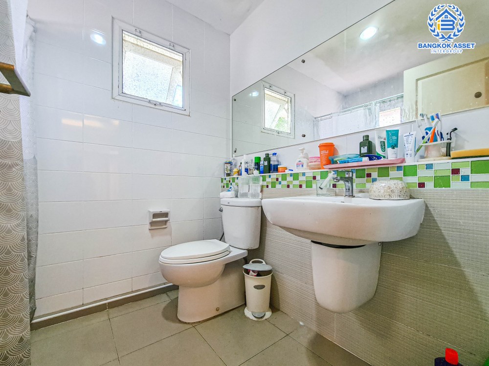 *****บ้านเดี่ยวมือสอง หน้าบ้านติดทะเลสาบ โครงการ พฤกษ์ลดา บางใหญ่2 จากแบรนด์ L&H เนื้อที่กว้าง 66.70 ตร.ว. ฟังก์ชัน 3 ห้องนอน 3 ห้องน้ำ 2 ที่จอดรถ บ้านสภาพสวย หลังบ้านไม่ชนใคร โครงการตั้งบนทำเลดี เชื่อมต่อกาญจนาภิเษก ซอยคลองถนน ซอยแก้วอินทร์ ใกล้รถไฟฟ้าสายสีม่วง "สถานีคลองบางไผ่" และจุดขึ้นทางด่วน "กาญจนาภิเษก"