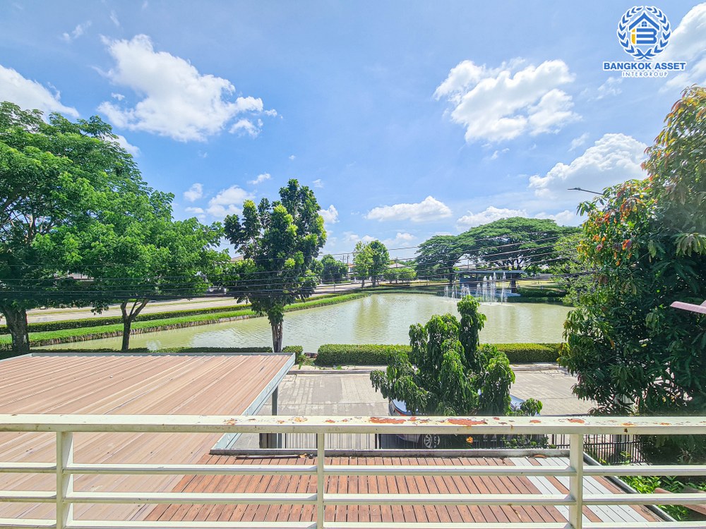 *****บ้านเดี่ยวมือสอง หน้าบ้านติดทะเลสาบ โครงการ พฤกษ์ลดา บางใหญ่2 จากแบรนด์ L&H เนื้อที่กว้าง 66.70 ตร.ว. ฟังก์ชัน 3 ห้องนอน 3 ห้องน้ำ 2 ที่จอดรถ บ้านสภาพสวย หลังบ้านไม่ชนใคร โครงการตั้งบนทำเลดี เชื่อมต่อกาญจนาภิเษก ซอยคลองถนน ซอยแก้วอินทร์ ใกล้รถไฟฟ้าสายสีม่วง "สถานีคลองบางไผ่" และจุดขึ้นทางด่วน "กาญจนาภิเษก"