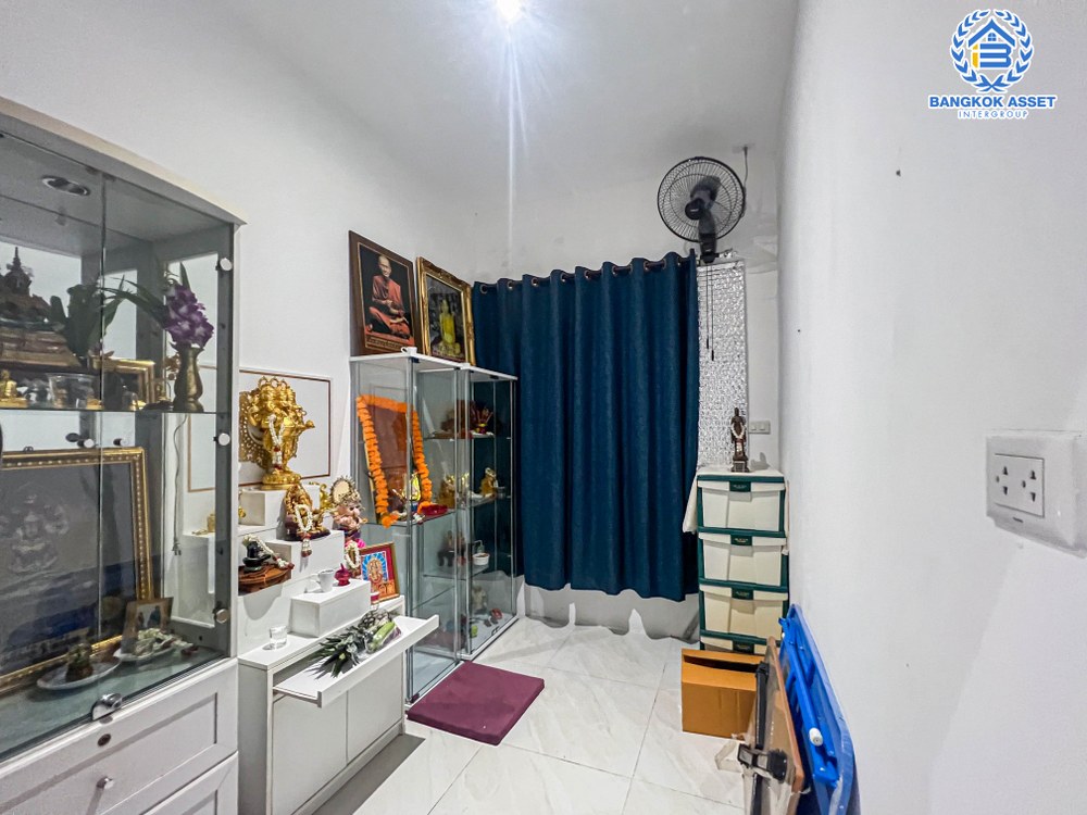 *****บ้านมือสอง โครงการ กรีนวู้ดปาร์ค ปทุมธานี-สามโคก เนื้อที่ 204 ตร.ว. ฟังก์ชัน 3 ห้องนอน 4 ห้องน้ำ 2 ที่จอดรถ บ้านหลังใหญ่ พื้นที่กว้างขวาง พร้อมสระว่ายน้ำบรรยากาศเหมือนรีสอร์ทส่วนตัว บนทำเลเดินทางสะดวก เข้า-ออกเมืองได้ง่าย เชื่อมต่อถนนปทุมธานี-บางปะอิน ถนนรังสิต-ปทุมธานี