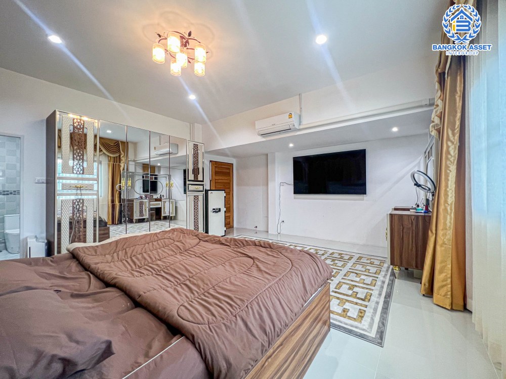 *****บ้านมือสอง โครงการ กรีนวู้ดปาร์ค ปทุมธานี-สามโคก เนื้อที่ 204 ตร.ว. ฟังก์ชัน 3 ห้องนอน 4 ห้องน้ำ 2 ที่จอดรถ บ้านหลังใหญ่ พื้นที่กว้างขวาง พร้อมสระว่ายน้ำบรรยากาศเหมือนรีสอร์ทส่วนตัว บนทำเลเดินทางสะดวก เข้า-ออกเมืองได้ง่าย เชื่อมต่อถนนปทุมธานี-บางปะอิน ถนนรังสิต-ปทุมธานี