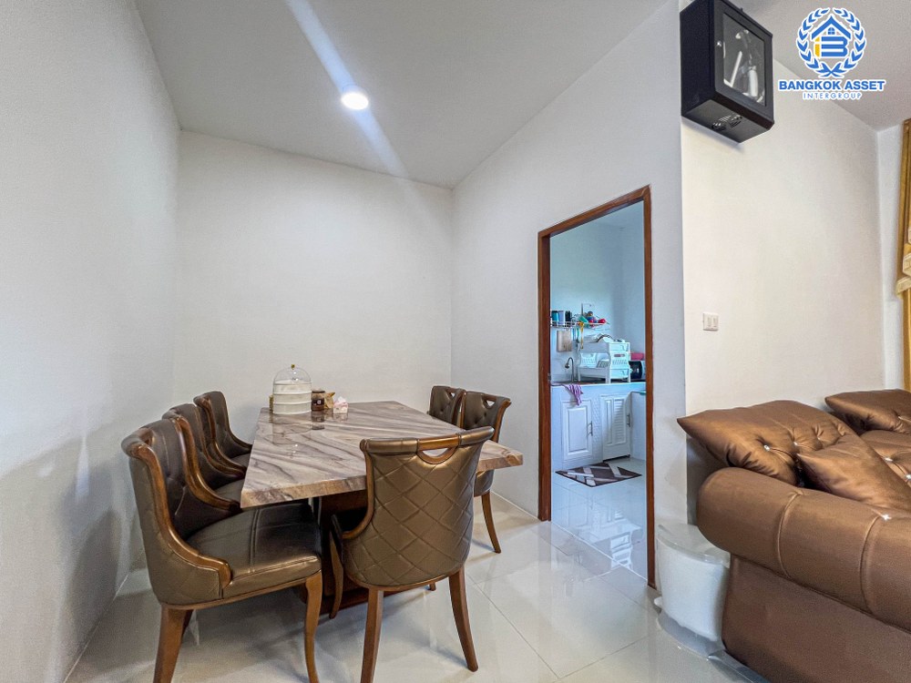 *****บ้านมือสอง โครงการ กรีนวู้ดปาร์ค ปทุมธานี-สามโคก เนื้อที่ 204 ตร.ว. ฟังก์ชัน 3 ห้องนอน 4 ห้องน้ำ 2 ที่จอดรถ บ้านหลังใหญ่ พื้นที่กว้างขวาง พร้อมสระว่ายน้ำบรรยากาศเหมือนรีสอร์ทส่วนตัว บนทำเลเดินทางสะดวก เข้า-ออกเมืองได้ง่าย เชื่อมต่อถนนปทุมธานี-บางปะอิน ถนนรังสิต-ปทุมธานี