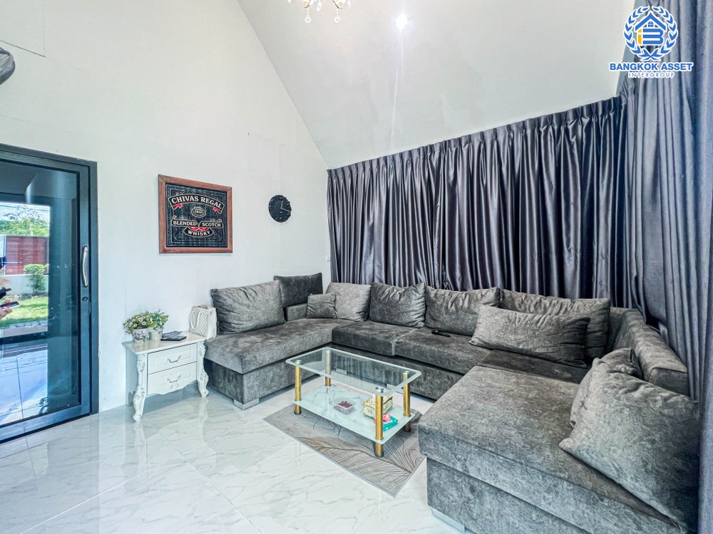 *****บ้านมือสอง โครงการ กรีนวู้ดปาร์ค ปทุมธานี-สามโคก เนื้อที่ 204 ตร.ว. ฟังก์ชัน 3 ห้องนอน 4 ห้องน้ำ 2 ที่จอดรถ บ้านหลังใหญ่ พื้นที่กว้างขวาง พร้อมสระว่ายน้ำบรรยากาศเหมือนรีสอร์ทส่วนตัว บนทำเลเดินทางสะดวก เข้า-ออกเมืองได้ง่าย เชื่อมต่อถนนปทุมธานี-บางปะอิน ถนนรังสิต-ปทุมธานี