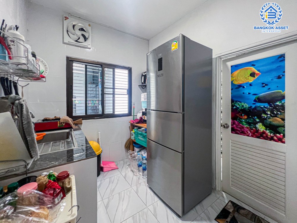 *****บ้านมือสอง โครงการ กรีนวู้ดปาร์ค ปทุมธานี-สามโคก เนื้อที่ 204 ตร.ว. ฟังก์ชัน 3 ห้องนอน 4 ห้องน้ำ 2 ที่จอดรถ บ้านหลังใหญ่ พื้นที่กว้างขวาง พร้อมสระว่ายน้ำบรรยากาศเหมือนรีสอร์ทส่วนตัว บนทำเลเดินทางสะดวก เข้า-ออกเมืองได้ง่าย เชื่อมต่อถนนปทุมธานี-บางปะอิน ถนนรังสิต-ปทุมธานี