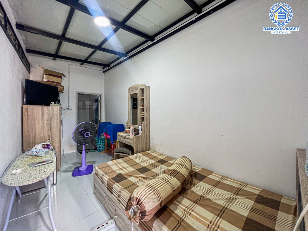 *****บ้านมือสอง โครงการ กรีนวู้ดปาร์ค ปทุมธานี-สามโคก เนื้อที่ 204 ตร.ว. ฟังก์ชัน 3 ห้องนอน 4 ห้องน้ำ 2 ที่จอดรถ บ้านหลังใหญ่ พื้นที่กว้างขวาง พร้อมสระว่ายน้ำบรรยากาศเหมือนรีสอร์ทส่วนตัว บนทำเลเดินทางสะดวก เข้า-ออกเมืองได้ง่าย เชื่อมต่อถนนปทุมธานี-บางปะอิน ถนนรังสิต-ปทุมธานี