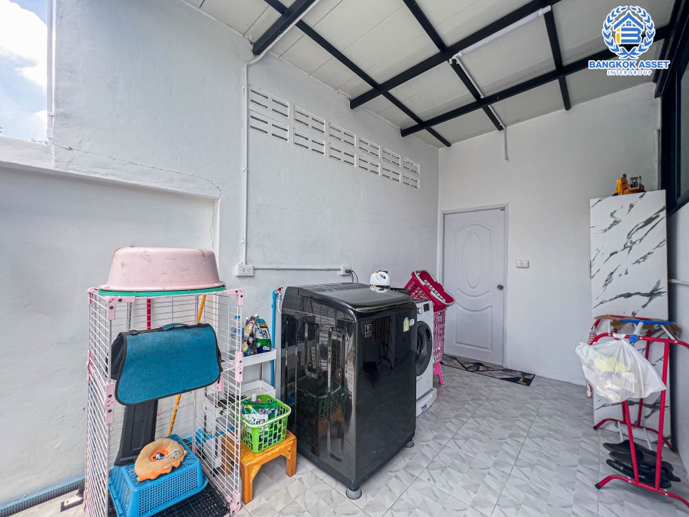 *****บ้านมือสอง โครงการ กรีนวู้ดปาร์ค ปทุมธานี-สามโคก เนื้อที่ 204 ตร.ว. ฟังก์ชัน 3 ห้องนอน 4 ห้องน้ำ 2 ที่จอดรถ บ้านหลังใหญ่ พื้นที่กว้างขวาง พร้อมสระว่ายน้ำบรรยากาศเหมือนรีสอร์ทส่วนตัว บนทำเลเดินทางสะดวก เข้า-ออกเมืองได้ง่าย เชื่อมต่อถนนปทุมธานี-บางปะอิน ถนนรังสิต-ปทุมธานี