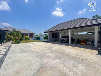 *****บ้านมือสอง โครงการ กรีนวู้ดปาร์ค ปทุมธานี-สามโคก เนื้อที่ 204 ตร.ว. ฟังก์ชัน 3 ห้องนอน 4 ห้องน้ำ 2 ที่จอดรถ บ้านหลังใหญ่ พื้นที่กว้างขวาง พร้อมสระว่ายน้ำบรรยากาศเหมือนรีสอร์ทส่วนตัว บนทำเลเดินทางสะดวก เข้า-ออกเมืองได้ง่าย เชื่อมต่อถนนปทุมธานี-บางปะอิน ถนนรังสิต-ปทุมธานี