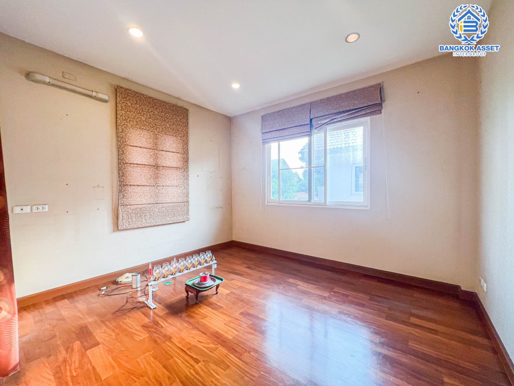 บ้านเดี่ยวมือสอง โครงการ ลัดดารมย์ วัชรพล-รัตนโกสินทร์ เนื้อที่ 80.60 ตร.ว. พร้อมฟังก์ชัน 4 ห้องนอน 4 ห้องน้ำ จอดรถได้ 2 คัน สภาพบ้านดีพร้อมอยู่ บนทำเลศักยภาพ ใกล้แฟชั่นไอซ์แลนด์ โครงการรถไฟฟ้าสายสีเขียว "สถานีสะพานใหม่" และทางด่วน "ฉลองรัช"...