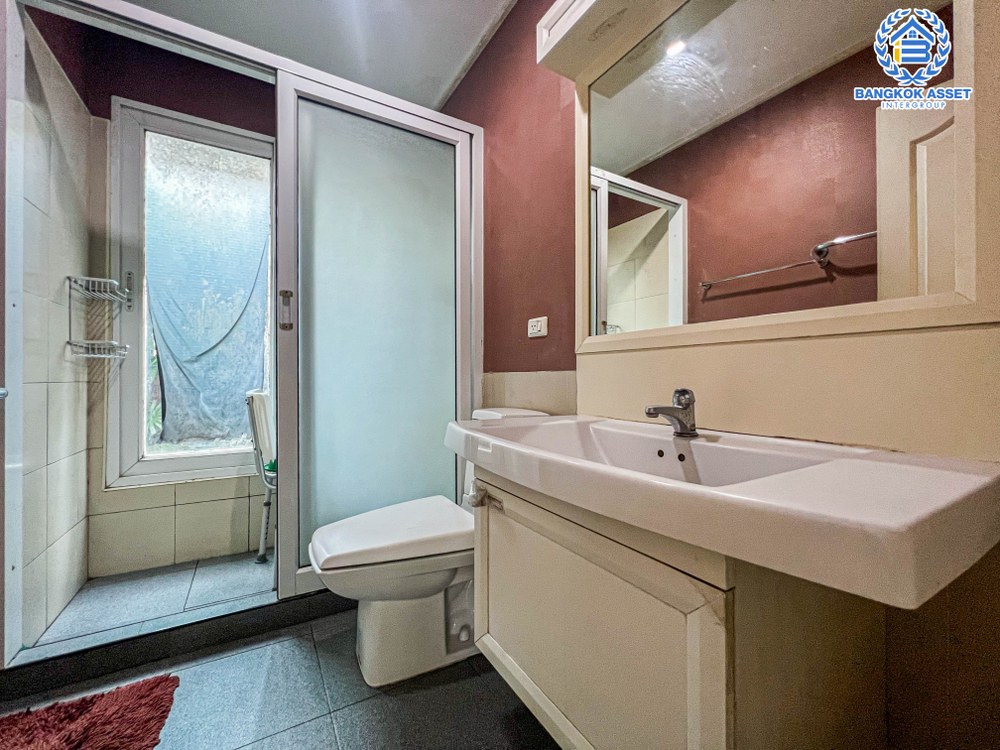 บ้านเดี่ยวมือสอง โครงการ ลัดดารมย์ วัชรพล-รัตนโกสินทร์ เนื้อที่ 80.60 ตร.ว. พร้อมฟังก์ชัน 4 ห้องนอน 4 ห้องน้ำ จอดรถได้ 2 คัน สภาพบ้านดีพร้อมอยู่ บนทำเลศักยภาพ ใกล้แฟชั่นไอซ์แลนด์ โครงการรถไฟฟ้าสายสีเขียว "สถานีสะพานใหม่" และทางด่วน "ฉลองรัช"...