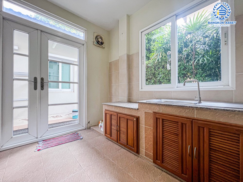 บ้านเดี่ยวมือสอง โครงการ ลัดดารมย์ วัชรพล-รัตนโกสินทร์ เนื้อที่ 80.60 ตร.ว. พร้อมฟังก์ชัน 4 ห้องนอน 4 ห้องน้ำ จอดรถได้ 2 คัน สภาพบ้านดีพร้อมอยู่ บนทำเลศักยภาพ ใกล้แฟชั่นไอซ์แลนด์ โครงการรถไฟฟ้าสายสีเขียว "สถานีสะพานใหม่" และทางด่วน "ฉลองรัช"...