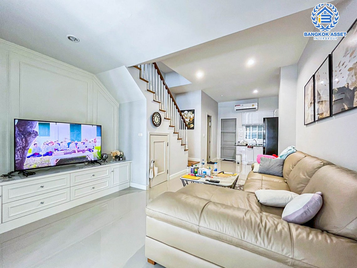 *****ทาวน์โฮมมือสองกรุงเทพมหานคร โครงการ พลัสซิตี้พาร์ค ลาดพร้าว71 หลังมุม! เนื้อที่ 17.3 ตร.ว. ฟังก์ชัน 3 ห้องนอน 3 ห้องน้ำ 1 ที่จอดรถ ตกแต่งภายในสวย พร้อมอยู่ แถมฟรี! 4 เครื่องปรับอากาศ บนทำเลแห่งการเดินทาง เชื่อมต่อถนนประเสริฐมนูกิจ, ถนนเกษตร-นวมินทร์, ถนนลาดพร้าว ใกล้จุดขึ้นทางด่วน "รามอินทรา"