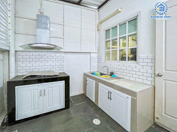 *****ทาวน์โฮมมือสองกรุงเทพมหานคร โครงการ พลัสซิตี้พาร์ค ลาดพร้าว71 หลังมุม! เนื้อที่ 17.3 ตร.ว. ฟังก์ชัน 3 ห้องนอน 3 ห้องน้ำ 1 ที่จอดรถ ตกแต่งภายในสวย พร้อมอยู่ แถมฟรี! 4 เครื่องปรับอากาศ บนทำเลแห่งการเดินทาง เชื่อมต่อถนนประเสริฐมนูกิจ, ถนนเกษตร-นวมินทร์, ถนนลาดพร้าว ใกล้จุดขึ้นทางด่วน "รามอินทรา"