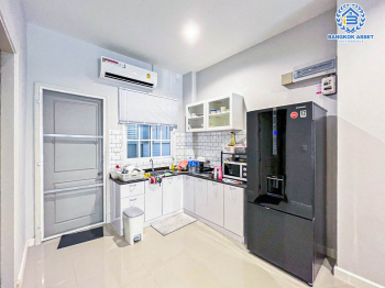 *****ทาวน์โฮมมือสองกรุงเทพมหานคร โครงการ พลัสซิตี้พาร์ค ลาดพร้าว71 หลังมุม! เนื้อที่ 17.3 ตร.ว. ฟังก์ชัน 3 ห้องนอน 3 ห้องน้ำ 1 ที่จอดรถ ตกแต่งภายในสวย พร้อมอยู่ แถมฟรี! 4 เครื่องปรับอากาศ บนทำเลแห่งการเดินทาง เชื่อมต่อถนนประเสริฐมนูกิจ, ถนนเกษตร-นวมินทร์, ถนนลาดพร้าว ใกล้จุดขึ้นทางด่วน "รามอินทรา"