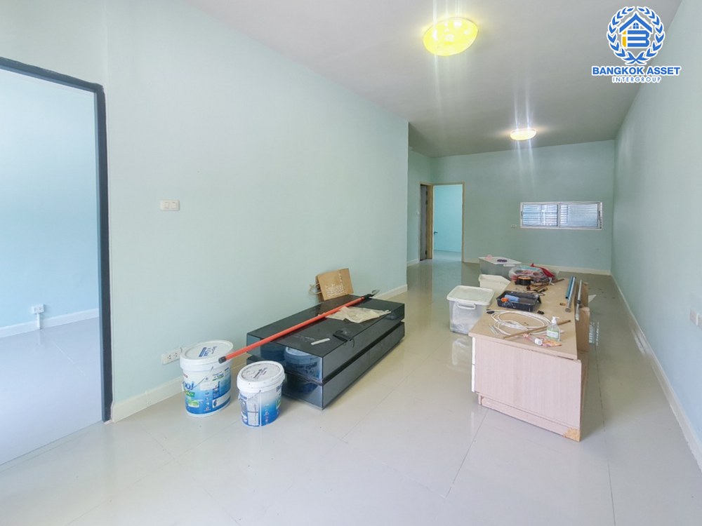 *****ทาวน์เฮ้าส์มือสอง โครงการ อารียา เดอะคัลเลอร์พรีเมียม ลาดปลาเค้า หลังมุม เนื้อที่มากถึง 16.40 ตร.ว. ฟังก์ชัน 4 ห้องนอน 2 ห้องน้ำ 1 ที่จอดรถ ตัวบ้านสภาพดีมาก พร้อมเข้าอยู่ บนทำเลเดินทางสะดวก เชื่อมต่อถนนลาดปลาเค้า ถนนพหลโยธิน ใกล้รถไฟฟ้าสายสีเขียว "สถานีบางบัว" และทางด่วน "เอกมัย-รามอินทรา"