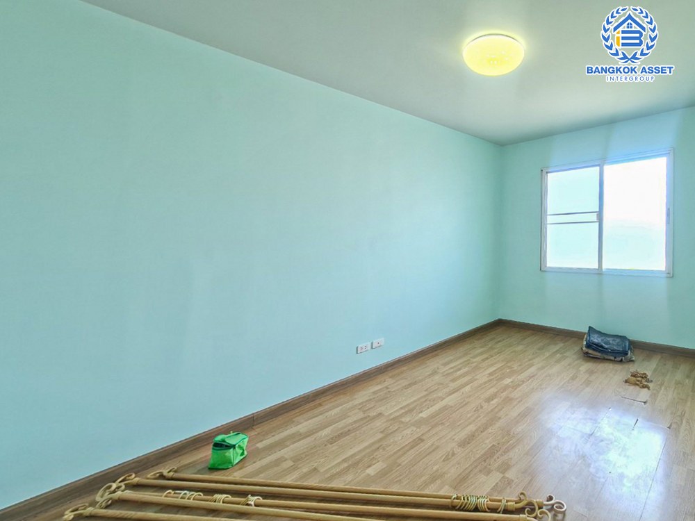 *****ทาวน์เฮ้าส์มือสอง โครงการ อารียา เดอะคัลเลอร์พรีเมียม ลาดปลาเค้า หลังมุม เนื้อที่มากถึง 16.40 ตร.ว. ฟังก์ชัน 4 ห้องนอน 2 ห้องน้ำ 1 ที่จอดรถ ตัวบ้านสภาพดีมาก พร้อมเข้าอยู่ บนทำเลเดินทางสะดวก เชื่อมต่อถนนลาดปลาเค้า ถนนพหลโยธิน ใกล้รถไฟฟ้าสายสีเขียว "สถานีบางบัว" และทางด่วน "เอกมัย-รามอินทรา"