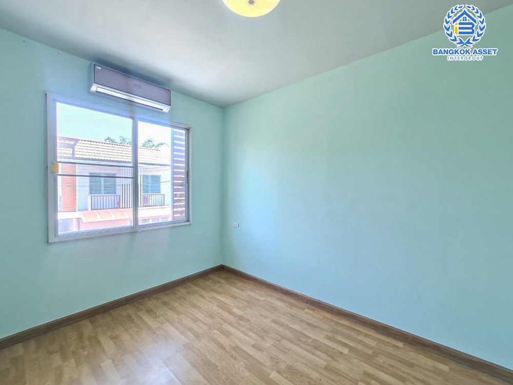 *****ทาวน์เฮ้าส์มือสอง โครงการ อารียา เดอะคัลเลอร์พรีเมียม ลาดปลาเค้า หลังมุม เนื้อที่มากถึง 16.40 ตร.ว. ฟังก์ชัน 4 ห้องนอน 2 ห้องน้ำ 1 ที่จอดรถ ตัวบ้านสภาพดีมาก พร้อมเข้าอยู่ บนทำเลเดินทางสะดวก เชื่อมต่อถนนลาดปลาเค้า ถนนพหลโยธิน ใกล้รถไฟฟ้าสายสีเขียว "สถานีบางบัว" และทางด่วน "เอกมัย-รามอินทรา"