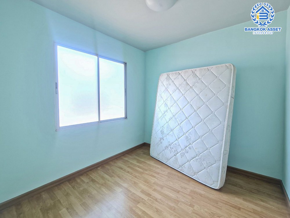 *****ทาวน์เฮ้าส์มือสอง โครงการ อารียา เดอะคัลเลอร์พรีเมียม ลาดปลาเค้า หลังมุม เนื้อที่มากถึง 16.40 ตร.ว. ฟังก์ชัน 4 ห้องนอน 2 ห้องน้ำ 1 ที่จอดรถ ตัวบ้านสภาพดีมาก พร้อมเข้าอยู่ บนทำเลเดินทางสะดวก เชื่อมต่อถนนลาดปลาเค้า ถนนพหลโยธิน ใกล้รถไฟฟ้าสายสีเขียว "สถานีบางบัว" และทางด่วน "เอกมัย-รามอินทรา"