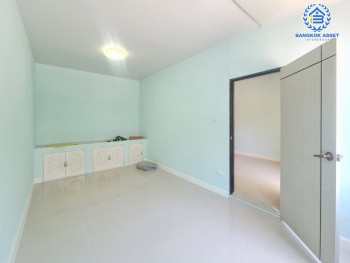 *****ทาวน์เฮ้าส์มือสอง โครงการ อารียา เดอะคัลเลอร์พรีเมียม ลาดปลาเค้า หลังมุม เนื้อที่มากถึง 16.40 ตร.ว. ฟังก์ชัน 4 ห้องนอน 2 ห้องน้ำ 1 ที่จอดรถ ตัวบ้านสภาพดีมาก พร้อมเข้าอยู่ บนทำเลเดินทางสะดวก เชื่อมต่อถนนลาดปลาเค้า ถนนพหลโยธิน ใกล้รถไฟฟ้าสายสีเขียว "สถานีบางบัว" และทางด่วน "เอกมัย-รามอินทรา"