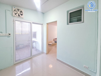 *****ทาวน์เฮ้าส์มือสอง โครงการ อารียา เดอะคัลเลอร์พรีเมียม ลาดปลาเค้า หลังมุม เนื้อที่มากถึง 16.40 ตร.ว. ฟังก์ชัน 4 ห้องนอน 2 ห้องน้ำ 1 ที่จอดรถ ตัวบ้านสภาพดีมาก พร้อมเข้าอยู่ บนทำเลเดินทางสะดวก เชื่อมต่อถนนลาดปลาเค้า ถนนพหลโยธิน ใกล้รถไฟฟ้าสายสีเขียว "สถานีบางบัว" และทางด่วน "เอกมัย-รามอินทรา"