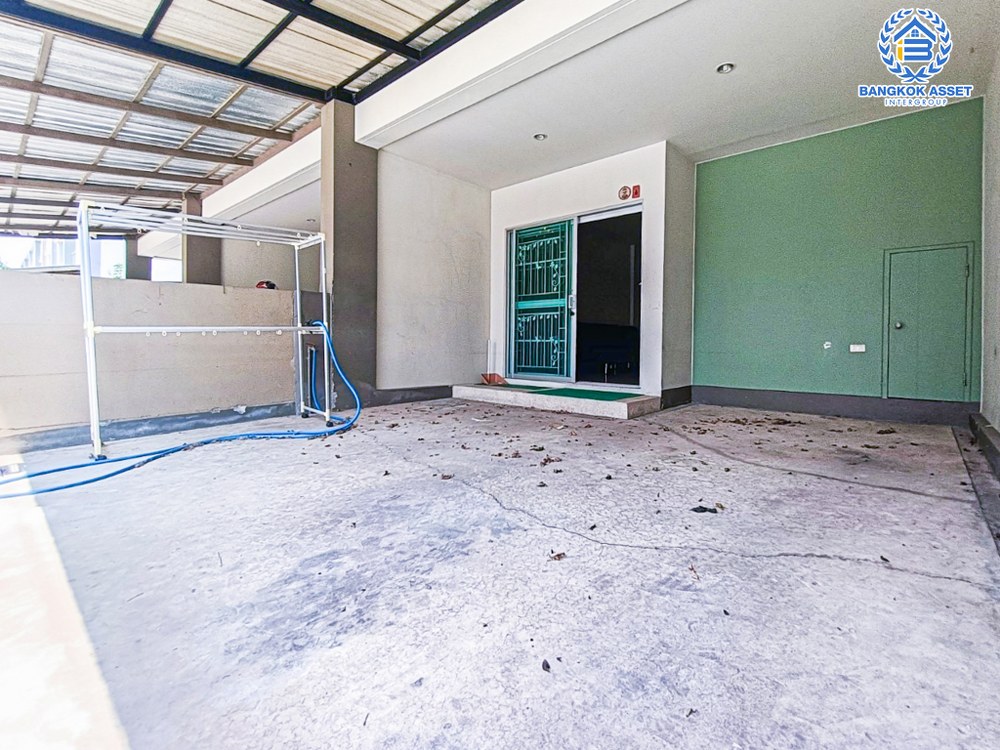 *****ทาวน์เฮ้าส์มือสอง โครงการ ลุมพินีทาวน์วิลล์ แจ้งวัฒนะ-ติวานนท์ เนื้อที่ 17.60 ตร.ว. ฟังก์ชัน 4 ห้องนอน 2 ห้องน้ำ 2 ที่จอดรถ บนทำเลแห่งความสะดวกสบาย ใกล้เซ็นทรัลแจ้งวัฒนะ เดินทางง่ายด้วยรถไฟฟ้าสายสีชมพู "สถานีแจ้งวัฒนะ-ปากเกร็ด28" และจุดขึ้นทางด่วน "แจ้งวัฒนะ"