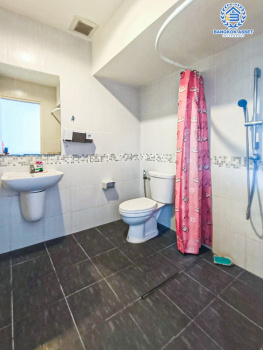 *****ทาวน์เฮ้าส์มือสอง โครงการ ลุมพินีทาวน์วิลล์ แจ้งวัฒนะ-ติวานนท์ เนื้อที่ 17.60 ตร.ว. ฟังก์ชัน 4 ห้องนอน 2 ห้องน้ำ 2 ที่จอดรถ บนทำเลแห่งความสะดวกสบาย ใกล้เซ็นทรัลแจ้งวัฒนะ เดินทางง่ายด้วยรถไฟฟ้าสายสีชมพู "สถานีแจ้งวัฒนะ-ปากเกร็ด28" และจุดขึ้นทางด่วน "แจ้งวัฒนะ"