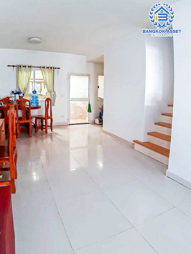 *****ทาวน์เฮ้าส์มือสองนนทบุรี โครงการ พฤกษาวิลล์35 พระราม5-นครอินทร์ เนื้อที่กว้าง 19.3 ตร.ว. ฟังก์ชัน 3 ห้องนอน 2 ห้องน้ำ 1 ที่จอดรถ บ้านสวย สภาพดี  บนทำเลโซนเมือง! เดินทางสะดวก ใกล้สะพานพระราม5, รถไฟฟ้าสายสีม่วง "สถานีแยกติวานนท์" และทางด่วน "ศรีรัช"