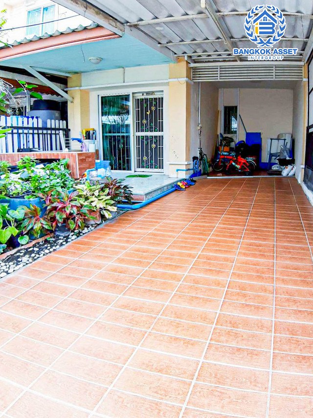 *****ทาวน์เฮ้าส์มือสองนนทบุรี โครงการ พฤกษาวิลล์35 พระราม5-นครอินทร์ เนื้อที่กว้าง 19.3 ตร.ว. ฟังก์ชัน 3 ห้องนอน 2 ห้องน้ำ 1 ที่จอดรถ บ้านสวย สภาพดี  บนทำเลโซนเมือง! เดินทางสะดวก ใกล้สะพานพระราม5, รถไฟฟ้าสายสีม่วง "สถานีแยกติวานนท์" และทางด่วน "ศรีรัช"