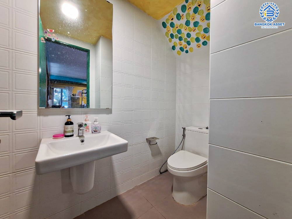 *****บ้านแฝดมือสอง โครงการ อัญญ่า ราชพฤกษ์-นครอินทร์ คุณภาพจาก L&H เนื้อที่ 50.10 ตร.ว. ฟังก์ชัน 2 ห้องนอน 3 ห้องน้ำ 2 ที่จอดรถ บริเวณกว้างเหมือนบ้านเดียว ฟรีเฟอร์นิเจอร์ทั้งหลัง สภาพเหมือนใหม่ บนทำเลดี เชื่อมต่อถนนนครอินทร์ ใกล้รถไฟฟ้าสายสีม่วง "สถานีบางพลู" และจุดขึ้นทางด่วน "ศรีรัช"