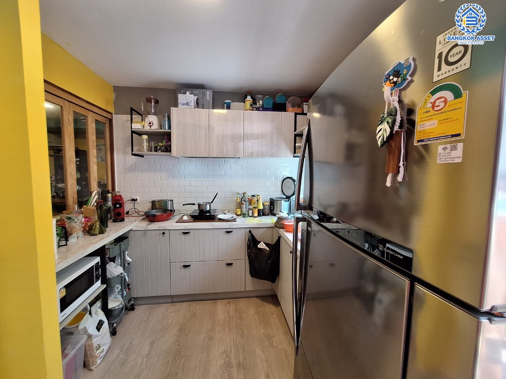 *****บ้านแฝดมือสอง โครงการ อัญญ่า ราชพฤกษ์-นครอินทร์ คุณภาพจาก L&H เนื้อที่ 50.10 ตร.ว. ฟังก์ชัน 2 ห้องนอน 3 ห้องน้ำ 2 ที่จอดรถ บริเวณกว้างเหมือนบ้านเดียว ฟรีเฟอร์นิเจอร์ทั้งหลัง สภาพเหมือนใหม่ บนทำเลดี เชื่อมต่อถนนนครอินทร์ ใกล้รถไฟฟ้าสายสีม่วง "สถานีบางพลู" และจุดขึ้นทางด่วน "ศรีรัช"