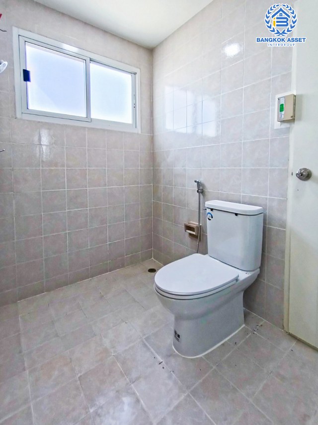 *****บ้านเดี่ยวมือสองนนทบุรี โครงการ ลัดดารมย์ ปิ่นเกล้า เนื้อที่กว้างมากเกือบ 58 ตร.ว. ฟังก์ชัน 3 ห้องนอน 3 ห้องน้ำ 2 ที่จอดรถ บ้านพร้อมอยู่ บนทำเลแห่งการเดินทาง เชื่อมต่อถนนกาญจนาภิเษก ใกล้วงเวียนพระราม5, รถไฟฟ้า "สถานีตลาดบางใหญ่" และทางด่วน "กาญจนาภิเษก"