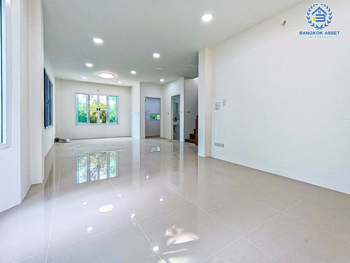 *****บ้านเดี่ยวมือสองนนทบุรี โครงการ ลัดดารมย์ ปิ่นเกล้า เนื้อที่กว้างมากเกือบ 58 ตร.ว. ฟังก์ชัน 3 ห้องนอน 3 ห้องน้ำ 2 ที่จอดรถ บ้านพร้อมอยู่ บนทำเลแห่งการเดินทาง เชื่อมต่อถนนกาญจนาภิเษก ใกล้วงเวียนพระราม5, รถไฟฟ้า "สถานีตลาดบางใหญ่" และทางด่วน "กาญจนาภิเษก"