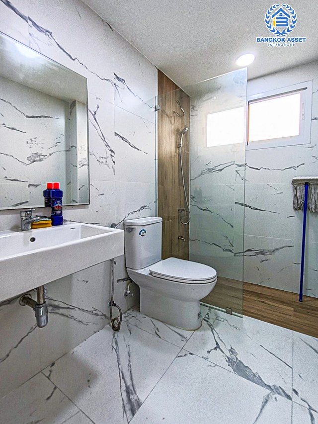 *****บ้านเดี่ยวมือสองนนทบุรี โครงการ ลัดดารมย์ ปิ่นเกล้า เนื้อที่กว้างมากเกือบ 58 ตร.ว. ฟังก์ชัน 3 ห้องนอน 3 ห้องน้ำ 2 ที่จอดรถ บ้านพร้อมอยู่ บนทำเลแห่งการเดินทาง เชื่อมต่อถนนกาญจนาภิเษก ใกล้วงเวียนพระราม5, รถไฟฟ้า "สถานีตลาดบางใหญ่" และทางด่วน "กาญจนาภิเษก"