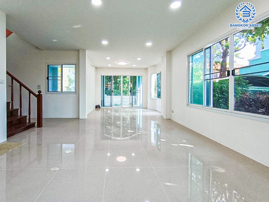 *****บ้านเดี่ยวมือสองนนทบุรี โครงการ ลัดดารมย์ ปิ่นเกล้า เนื้อที่กว้างมากเกือบ 58 ตร.ว. ฟังก์ชัน 3 ห้องนอน 3 ห้องน้ำ 2 ที่จอดรถ บ้านพร้อมอยู่ บนทำเลแห่งการเดินทาง เชื่อมต่อถนนกาญจนาภิเษก ใกล้วงเวียนพระราม5, รถไฟฟ้า "สถานีตลาดบางใหญ่" และทางด่วน "กาญจนาภิเษก"