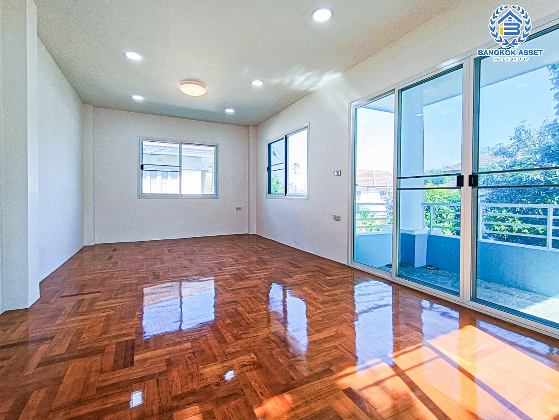 *****บ้านเดี่ยวมือสองนนทบุรี โครงการ ลัดดารมย์ ปิ่นเกล้า เนื้อที่กว้างมากเกือบ 58 ตร.ว. ฟังก์ชัน 3 ห้องนอน 3 ห้องน้ำ 2 ที่จอดรถ บ้านพร้อมอยู่ บนทำเลแห่งการเดินทาง เชื่อมต่อถนนกาญจนาภิเษก ใกล้วงเวียนพระราม5, รถไฟฟ้า "สถานีตลาดบางใหญ่" และทางด่วน "กาญจนาภิเษก"