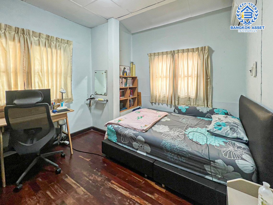 *****บ้านเดี่ยวมือสองกรุงเทพมหานคร หมู่บ้าน ปรีชา2 นวมินทร์ เนื้อที่กว้าง 51 ตร.ว. ฟังก์ชัน 3 ห้องนอน 2 ห้องน้ำ 3 ที่จอดรถ แถมฟรี! 3 เครื่องปรับอากาศ 2 เครื่องทำน้ำอุ่น บนทำเลแห่งการเดินทาง เชื่อมต่อถนนนวมินทร์, ถนนประเสริฐมนูกิจ ใกล้รถไฟฟ้าสายสีเหลือง "สถานีบางกะปิ" ที่จะเสร็จในเร็วๆ นี้