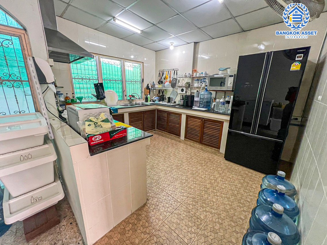 *****บ้านเดี่ยวมือสองกรุงเทพมหานคร หมู่บ้าน ปรีชา2 นวมินทร์ เนื้อที่กว้าง 51 ตร.ว. ฟังก์ชัน 3 ห้องนอน 2 ห้องน้ำ 3 ที่จอดรถ แถมฟรี! 3 เครื่องปรับอากาศ 2 เครื่องทำน้ำอุ่น บนทำเลแห่งการเดินทาง เชื่อมต่อถนนนวมินทร์, ถนนประเสริฐมนูกิจ ใกล้รถไฟฟ้าสายสีเหลือง "สถานีบางกะปิ" ที่จะเสร็จในเร็วๆ นี้