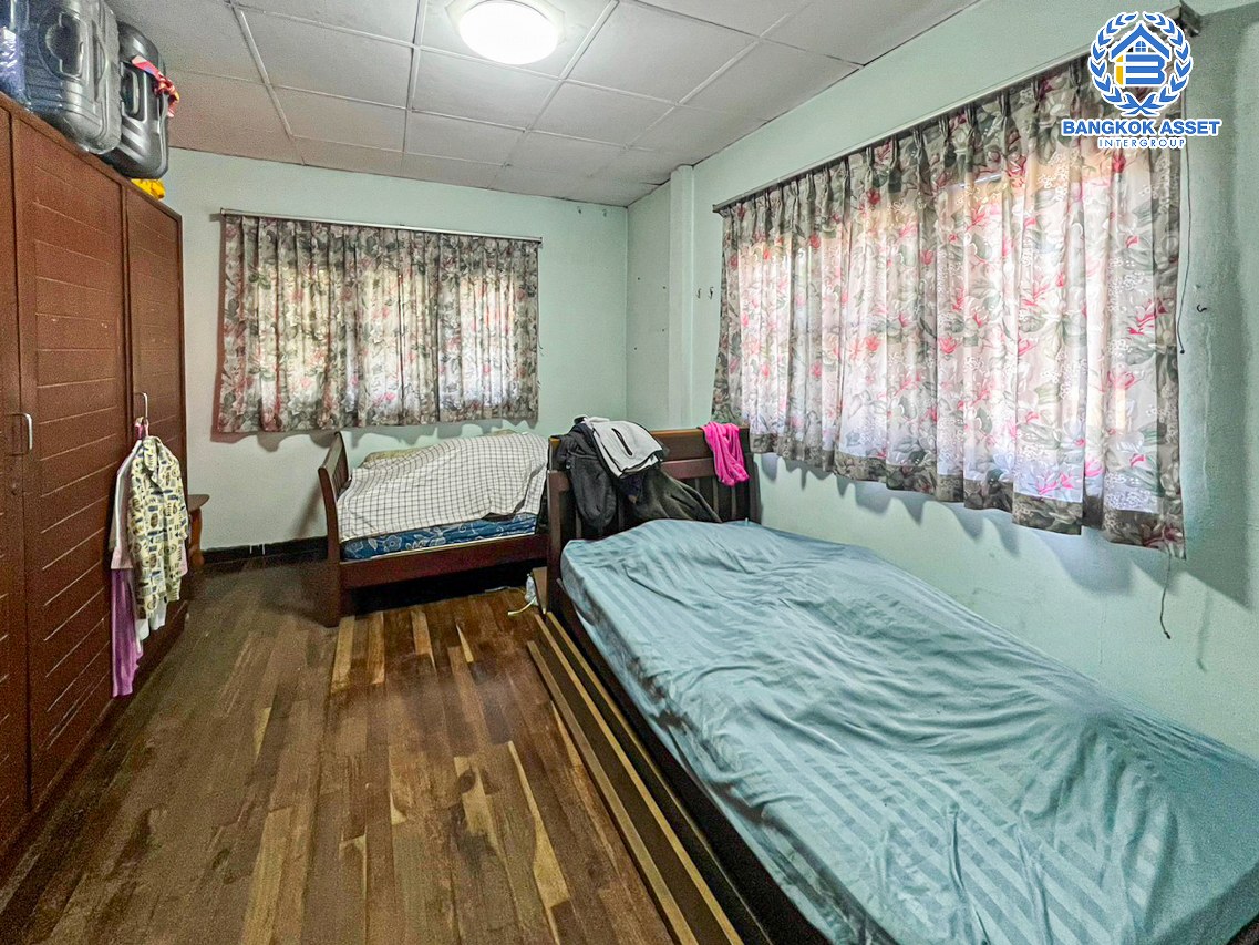 *****บ้านเดี่ยวมือสองกรุงเทพมหานคร หมู่บ้าน ปรีชา2 นวมินทร์ เนื้อที่กว้าง 51 ตร.ว. ฟังก์ชัน 3 ห้องนอน 2 ห้องน้ำ 3 ที่จอดรถ แถมฟรี! 3 เครื่องปรับอากาศ 2 เครื่องทำน้ำอุ่น บนทำเลแห่งการเดินทาง เชื่อมต่อถนนนวมินทร์, ถนนประเสริฐมนูกิจ ใกล้รถไฟฟ้าสายสีเหลือง "สถานีบางกะปิ" ที่จะเสร็จในเร็วๆ นี้