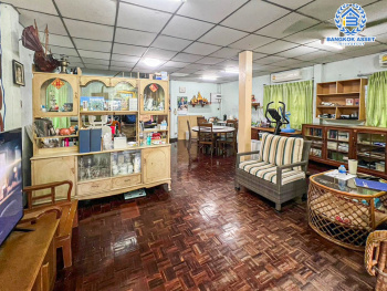 *****บ้านเดี่ยวมือสองกรุงเทพมหานคร หมู่บ้าน ปรีชา2 นวมินทร์ เนื้อที่กว้าง 51 ตร.ว. ฟังก์ชัน 3 ห้องนอน 2 ห้องน้ำ 3 ที่จอดรถ แถมฟรี! 3 เครื่องปรับอากาศ 2 เครื่องทำน้ำอุ่น บนทำเลแห่งการเดินทาง เชื่อมต่อถนนนวมินทร์, ถนนประเสริฐมนูกิจ ใกล้รถไฟฟ้าสายสีเหลือง "สถานีบางกะปิ" ที่จะเสร็จในเร็วๆ นี้